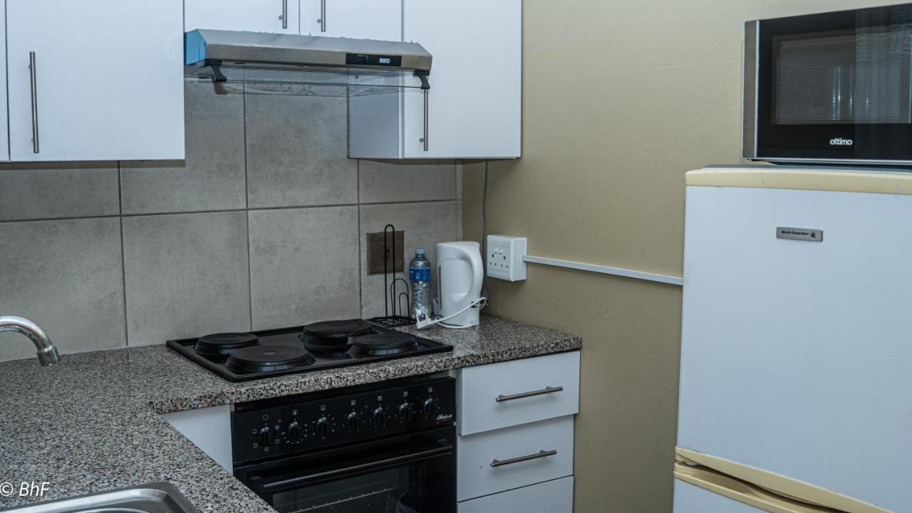 Henry George Guest House Pretoria-Noord Extérieur photo