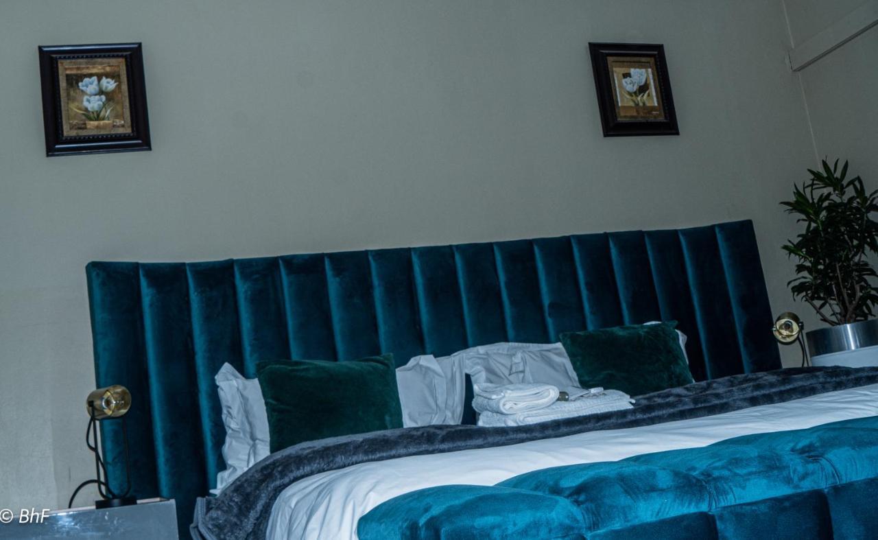 Henry George Guest House Pretoria-Noord Extérieur photo