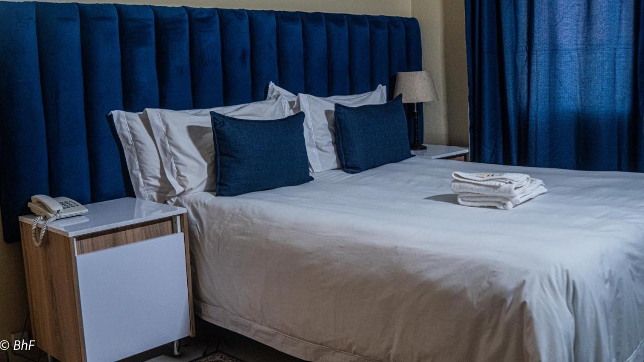 Henry George Guest House Pretoria-Noord Extérieur photo