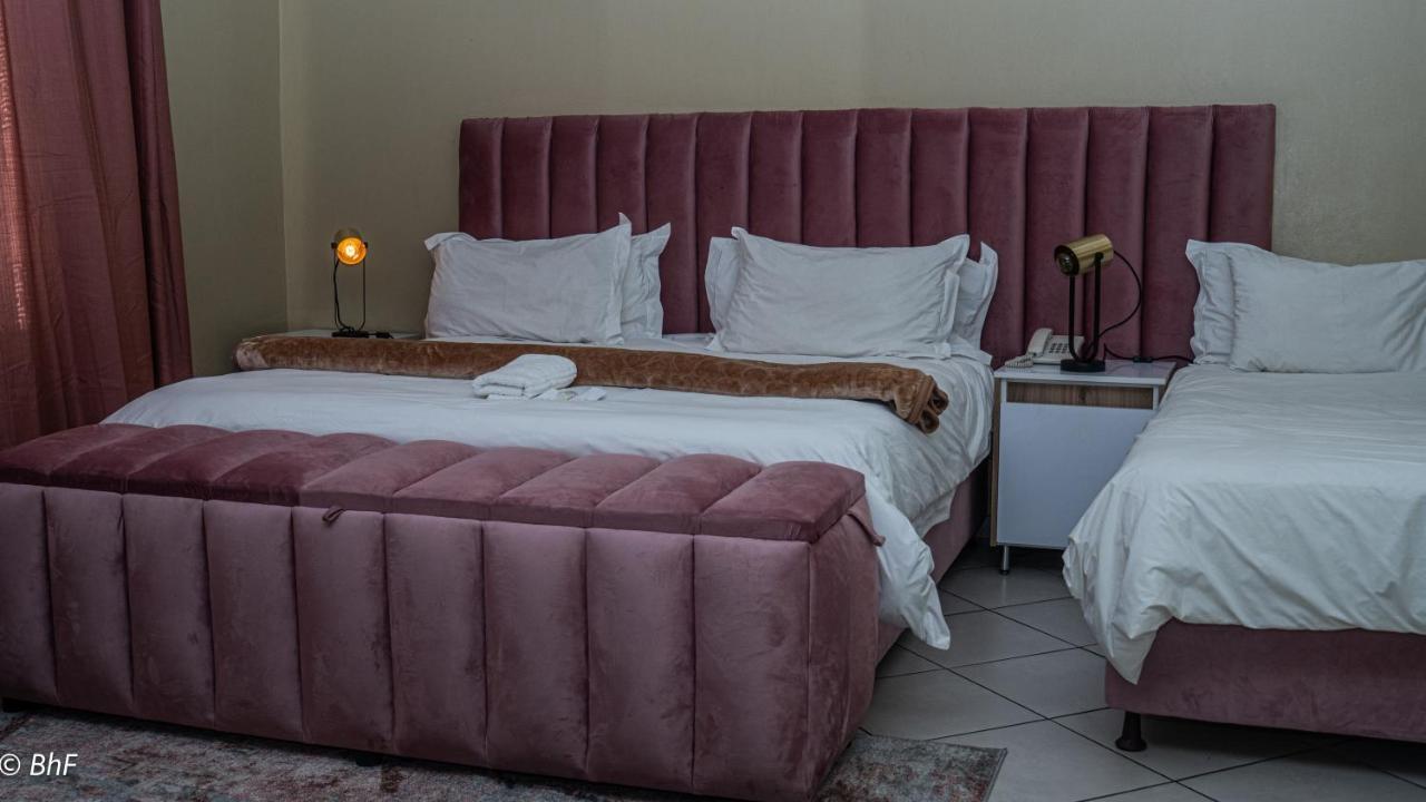 Henry George Guest House Pretoria-Noord Extérieur photo