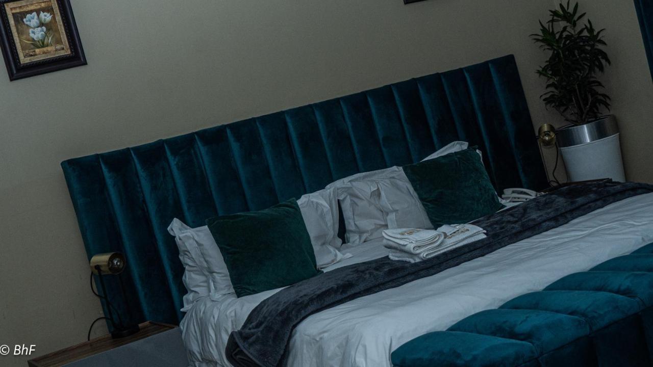 Henry George Guest House Pretoria-Noord Extérieur photo