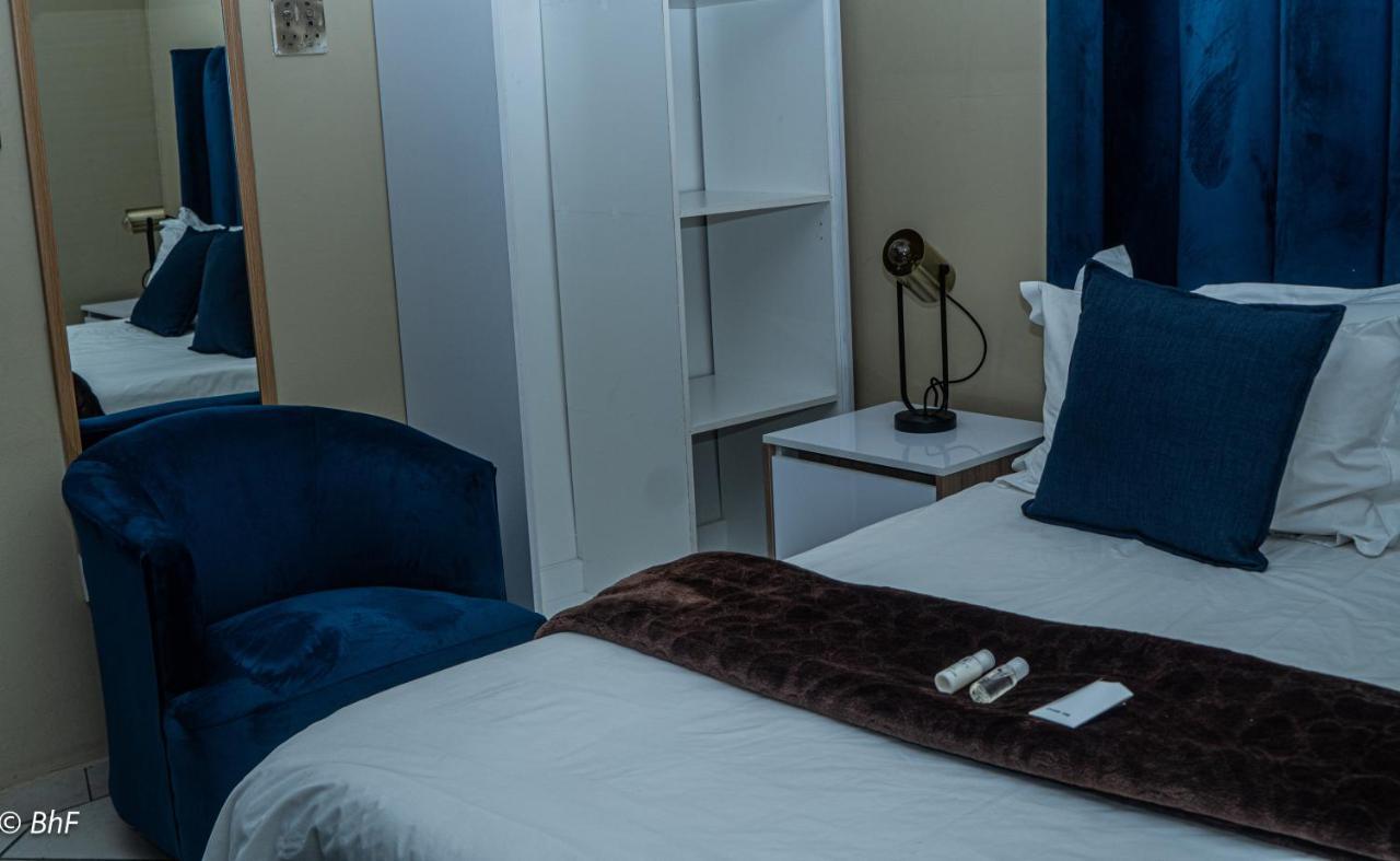 Henry George Guest House Pretoria-Noord Extérieur photo