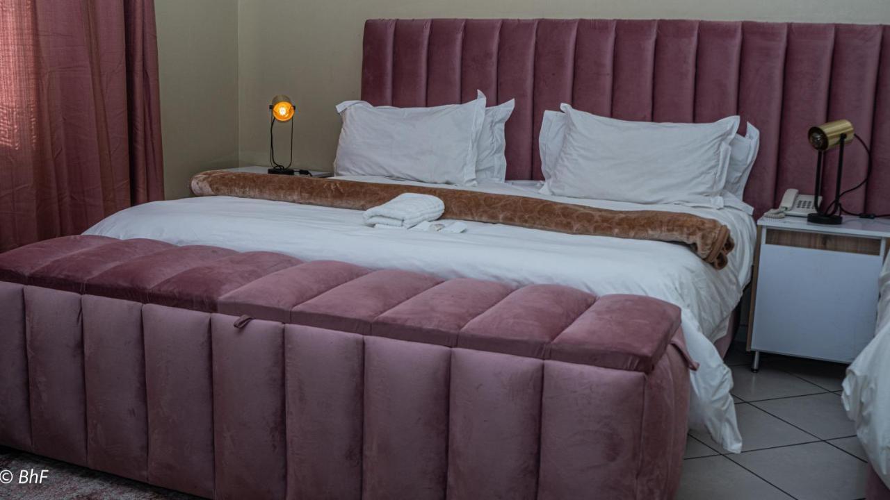Henry George Guest House Pretoria-Noord Extérieur photo