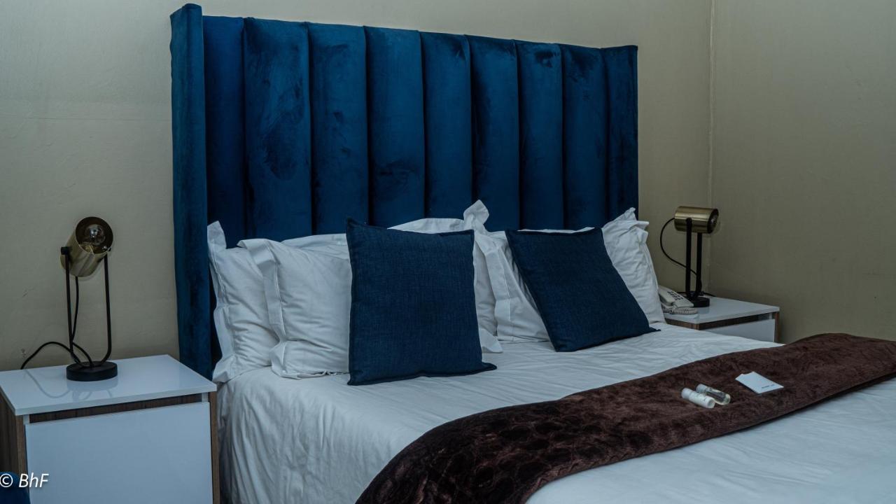 Henry George Guest House Pretoria-Noord Extérieur photo