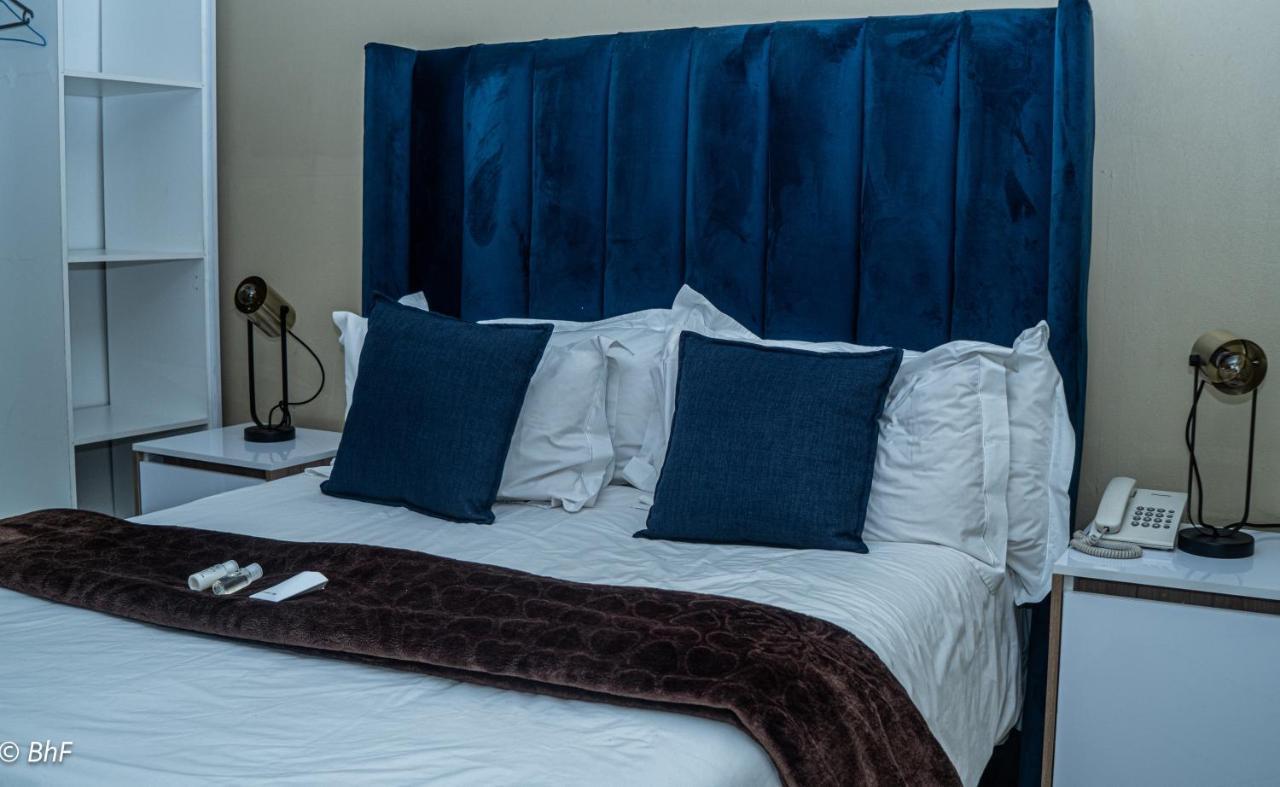 Henry George Guest House Pretoria-Noord Extérieur photo
