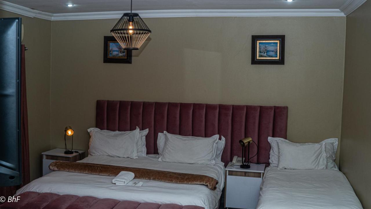 Henry George Guest House Pretoria-Noord Extérieur photo